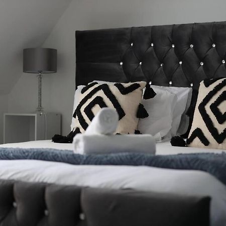 Two-Bedroom Apartment With Scenic Balcony View Shipley  Bagian luar foto